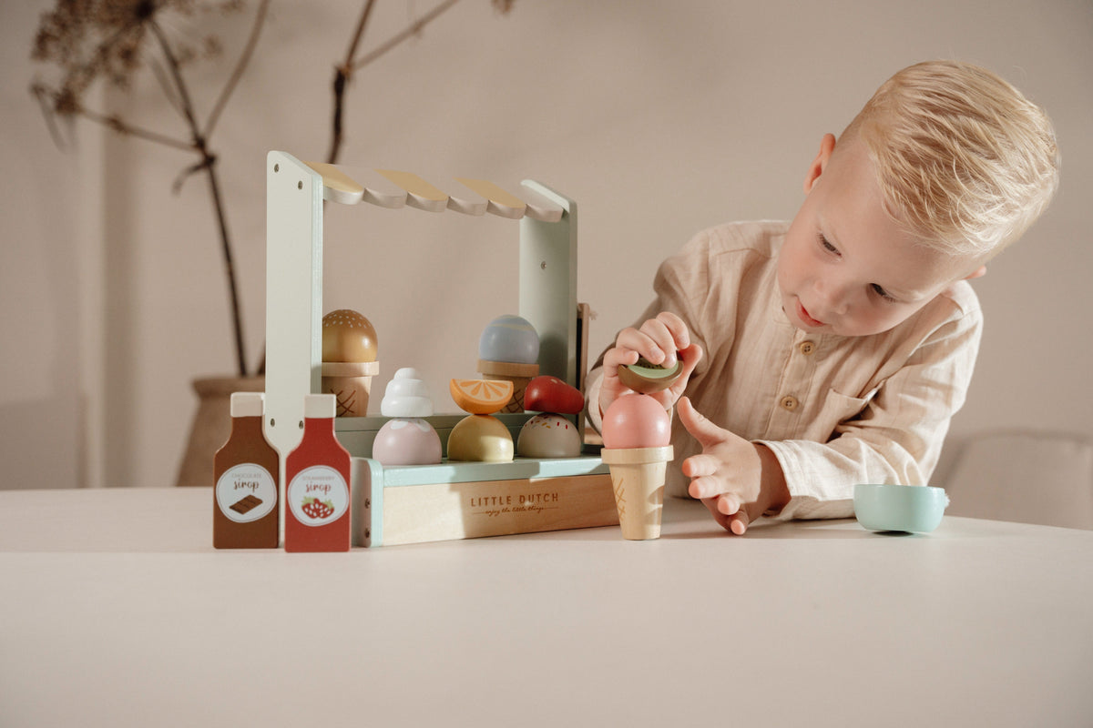 Little Dutch IJssalon gemaakt van hout